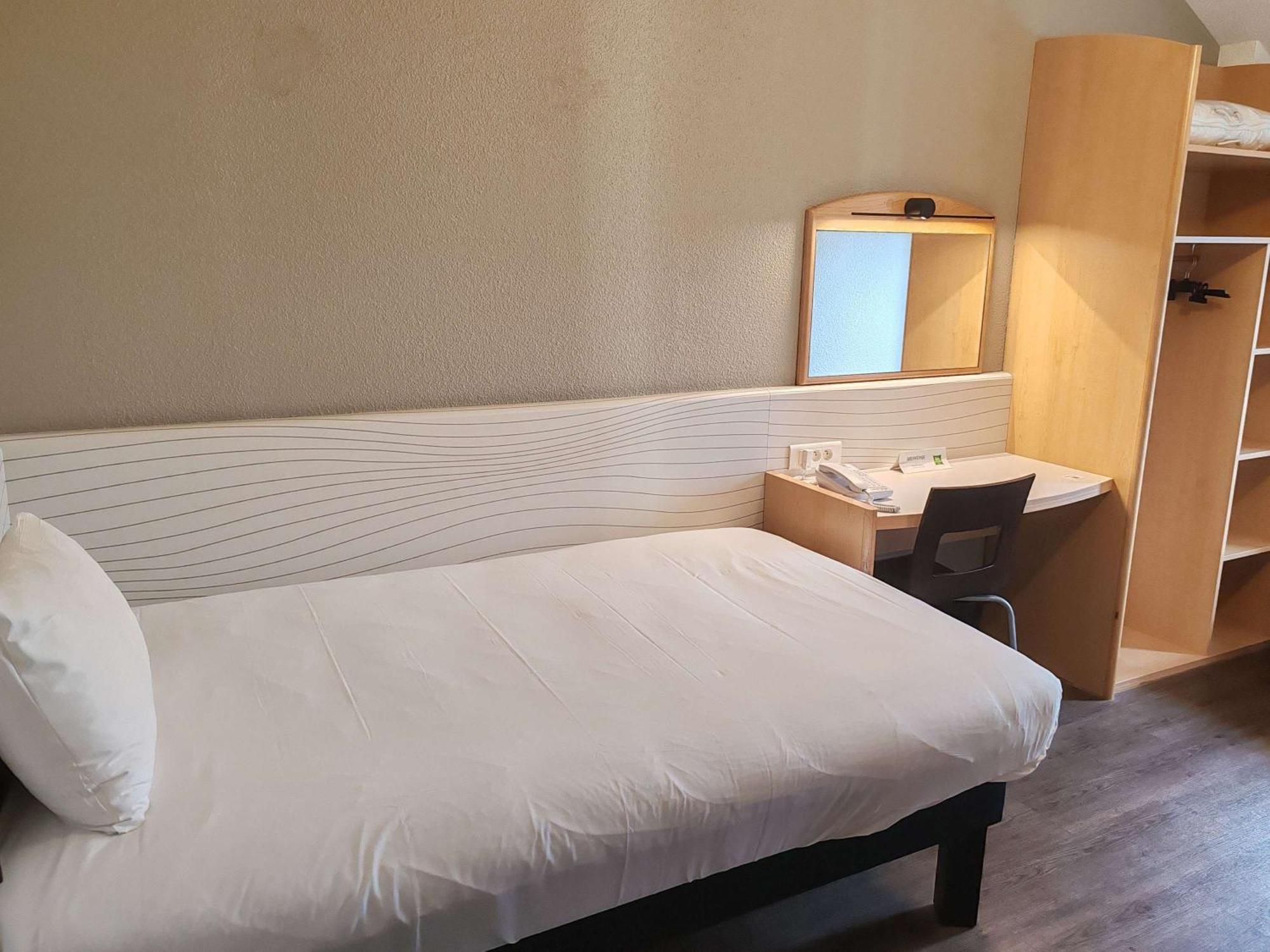 ไอบิส ปวสซี Hotel พัวส์ซี ภายนอก รูปภาพ